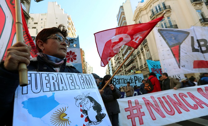 As IMF Chief met with high-ranking authorities, Argentines rejecte dthe IMF in the streets.