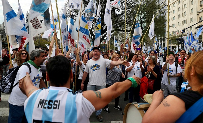 Experts Fear Argentina’s Economic Crisis Could Affect Region
