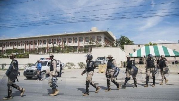 Police officers assured they would take all necessary measures to “guarantee the peace, security, and stability of the country.”