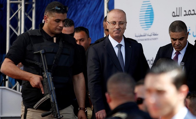 Palestine Authority Prime Minister Rami Hamdallah visited Khan al-Ahmar Thursday to show his support with the protesters against Israel's demolition threat.