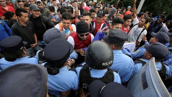 Honduras immigrants scuffle with Honduran police officers blocking the access to the Agua Caliente border with Guatemala n the municipality of Ocotepeque, Honduras Oct. 19, 2018.
