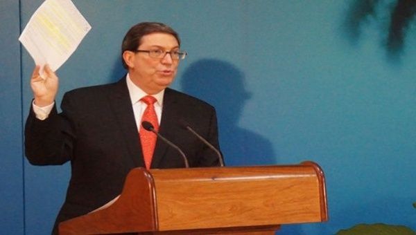 The Cuban Foreign Minister offers a press conference before international media.