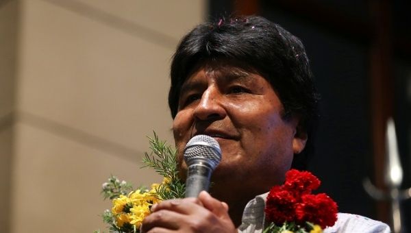 Bolivian President Evo Morales speaks to members of the Bolivian community at the Bolivian consulate in Buenos Aires 19/10/2018 18:26