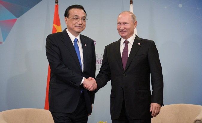 Russia's President Vladimir Putin (R) meets with China's Premier Li Keqiang at the East Asia Summit in Singapore on Nov. 15, 2018.