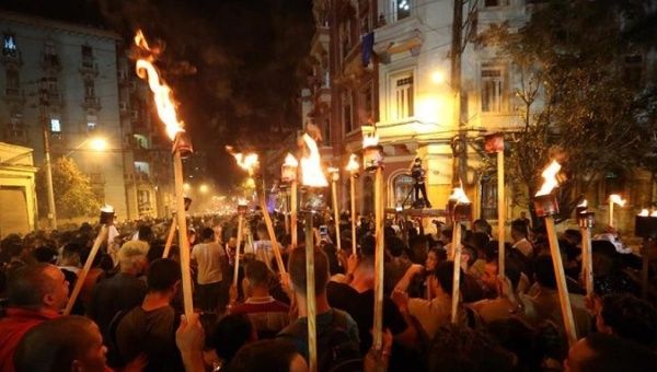 Argentines in Mar del Plata protest in the third consecutive March of the Torches against neoliberal policies of Mauricio Macri's government.