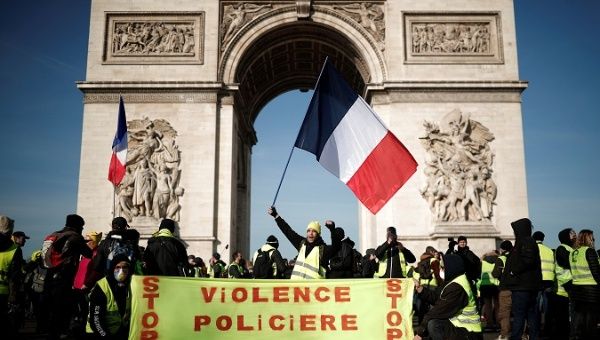 Yellow Vests protest with a banner displaying 
