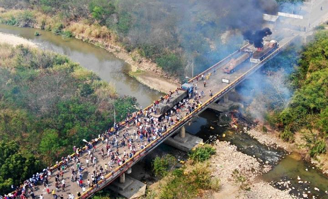 A new false flag operation on the Francisco de Paula Santander bridge, on the Venezuela-Colombia border.