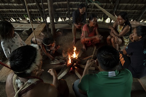 Waorani family at home, Nemonpare, Pastaza, Ecuadorian Amazon.
