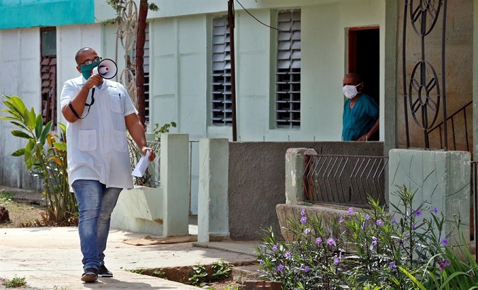 Health worker gives guidance to residents of Mayabeque, Cuba, April 29, 2020.