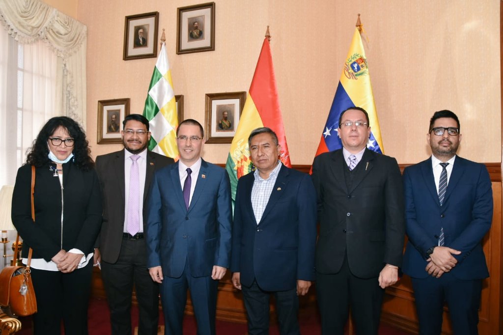 Bolivia's Foreign Minister Rogelio Mayta meets with Venezuelan Ambassador Alexander Yánez, Venezuelan Foreign Minister Jorge Arreaza, and Iranian Ambassador Morteza Tafreshi in La Paz. November 2020.