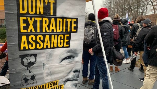 Protest at the UK embassy in Washington DC demands the release of Assange, a day before the extradition verdict. January 3, 2021.