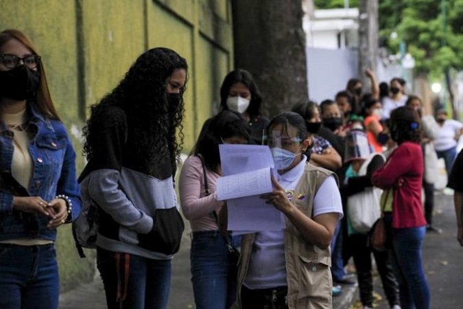 Ecuadorean residents in Venezuela awaits to cast their vote.