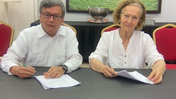 Colombian state delegate Vera Grabe (R) and ELN representative (L), Havana, Cuba, Feb. 6, 2024.