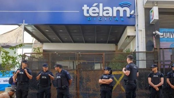 Argentine Federal Police keeps a fence around the TELAM agency, Buenos Aires, March 4, 2024.