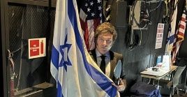 Argentine President Javier Milei posing with the flags of Israel and the U.S., May 6, 2024.