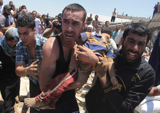 People carry the body of a Palestinian boy, whom hospital officials said was killed in an Israeli air strike on his family's house, in Gaza city July 9, 2014. (Photo: Reuters)