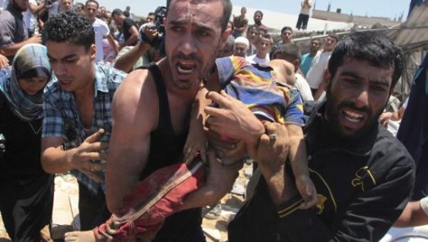 People carry the body of a Palestinian boy, whom hospital officials said was killed in an Israeli air strike on his family's house, in Gaza city July 9, 2014. (Photo: Reuters)