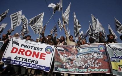 Supporters of the Jamaat-ud-Dawa Islamic organization protest against U.S. drone attacks in the Pakistani tribal region, in Peshawar November 29, 2013. (Photo: Reuters)