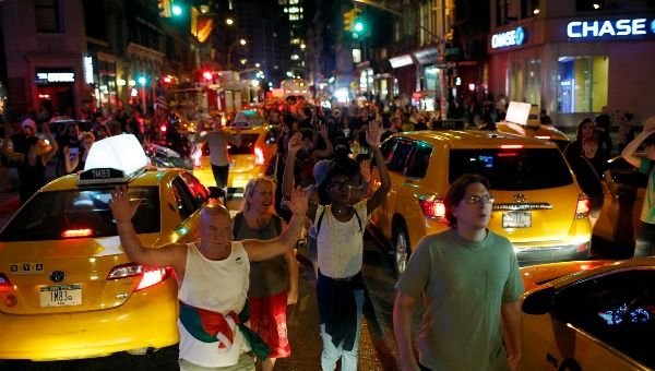 Marchs in support of the protests against the killing of unarmed black teenager Michael Brown in Ferguson, Missouri, have spread to Manhattan, New York. (Photo: Reuters)