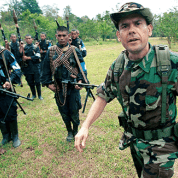 Carlos Castaño Gil, former leader of the United Self-Defense Forces of Colombia (AUC), with members of his right wing paramilitary group. (Photo: AFP)