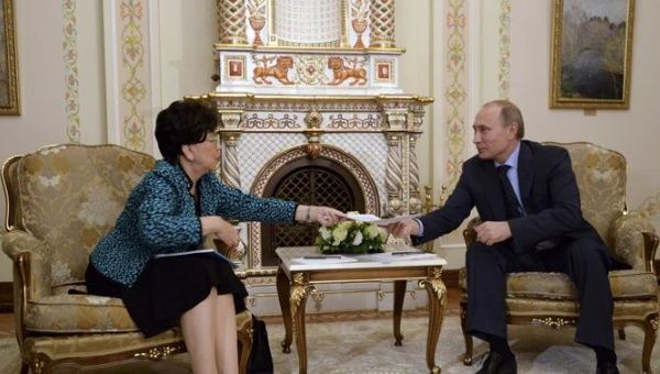 Russia's President Vladimir Putin (R) receives documents from World Health Organization (WHO) Director-General Margaret Chan during a meeting at the Novo-Ogaryovo state residence outside Moscow. (Photo: Reuters)