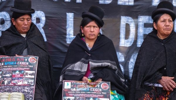 Family members of victims of the 2003 repression. (Photo: teleSUR)