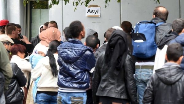 Migrants apply for asylum in Germany. Some of their petitions have already been rejected. But, according to the Germany’s Ministry of the Interior, rejected asylum claims do not automatically lead to deportation. (Photo: dpa)