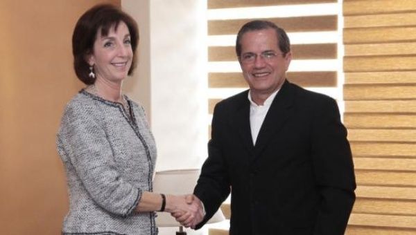 Jacobson and Patiño met in the Ecuadorian Foreign Ministry, in Quito. (Photo: AFP)
