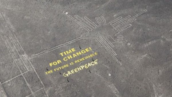 The message of mostly European Greenpeace activists raised the controversy in Peru. 