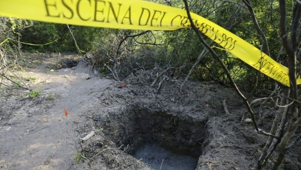 Ten bodies and one decapitated head were found spread out across seven newly discovered grave sites in the Mexican municipality of Chilapa. 
