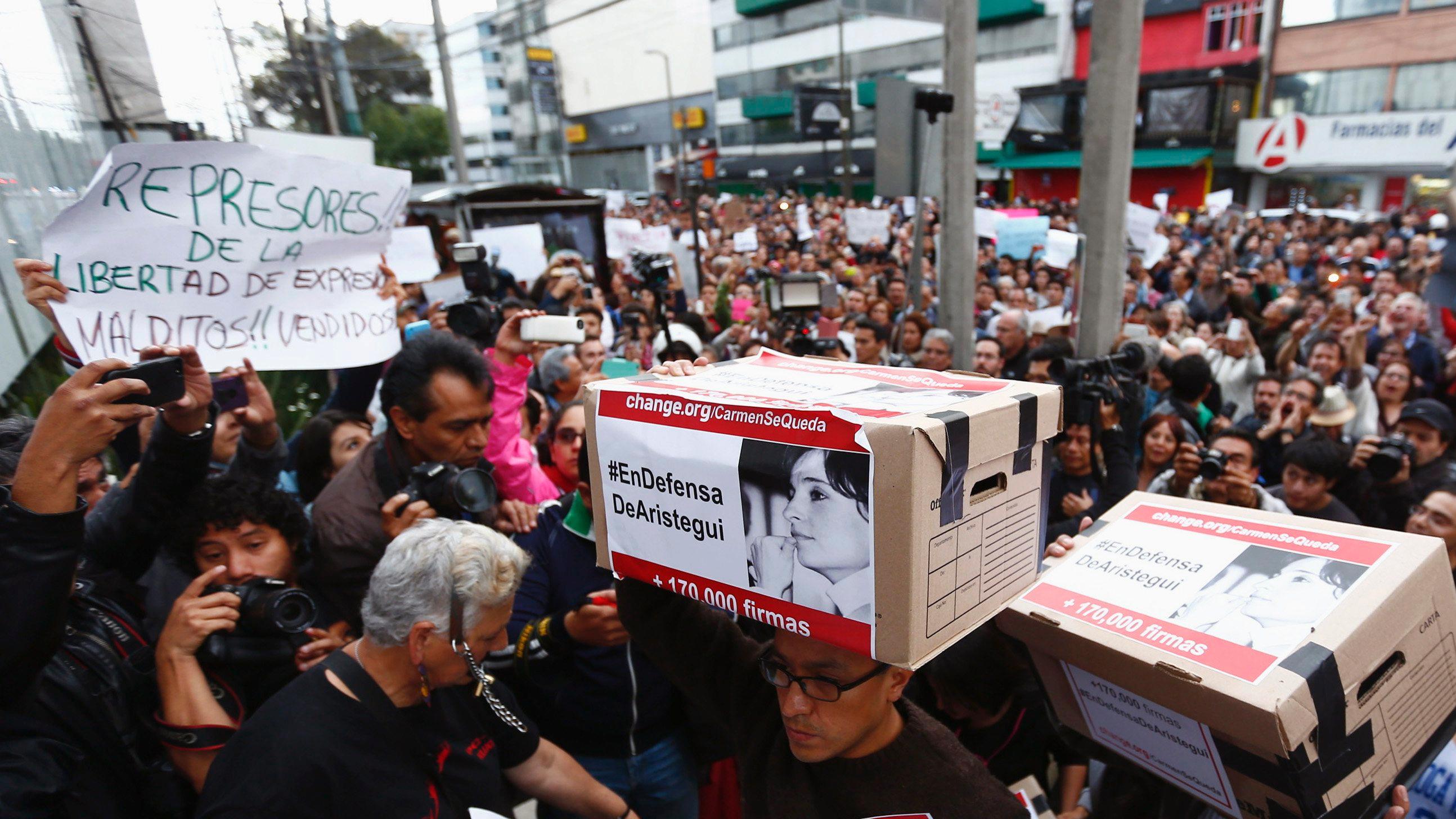 Supporters deliver signatures in support of Mexican journalist Carmen Aristegui during a protest against her dismissal outside MVS Radio's station building in Mexico City March 16, 2015.