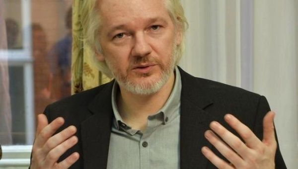 Julian Assange has signed a letter condemning Obama's executive order against Venezuela