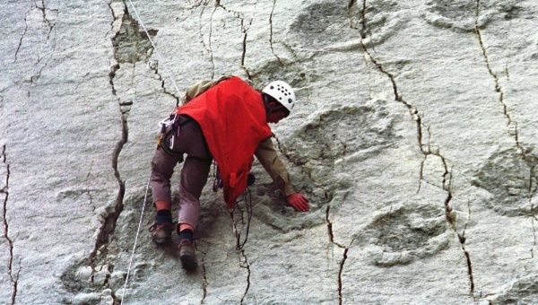 In 2006, Bolivian paleontologists had already discovered 5,000 dinosaurs' footprints.