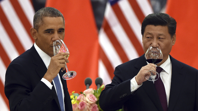 US President Barack Obama and Chinese President Xi Jinping drink a toast at a lunch banquet in the Great Hall of the People in Beijing on Nov 12, 2014.