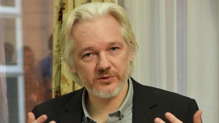 WikiLeaks founder Julian Assange speaks during a press conference at the Ecuadorian Embassy in London, August 18, 2014.