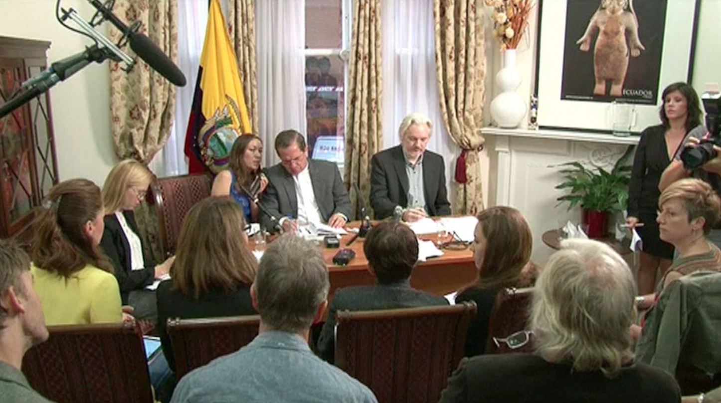 Assange with Foreign Minister of Ecuador Ricardo Patiño in the embassy in London (teleSUR)