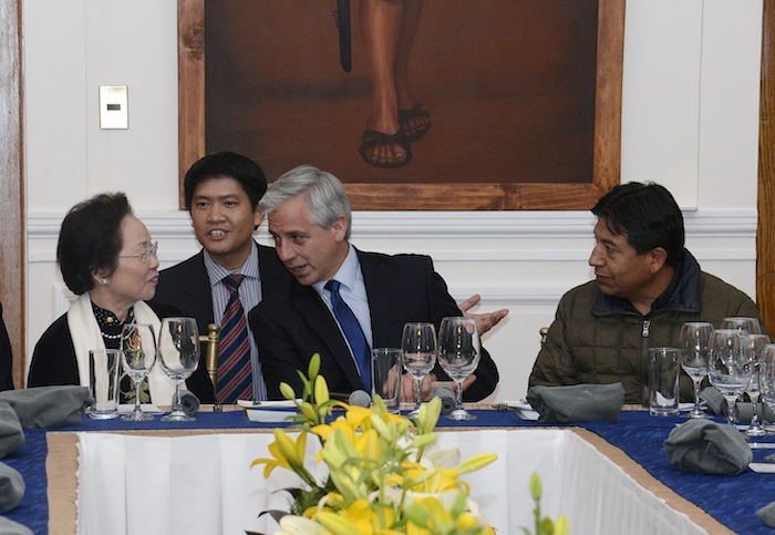Bolivian vice-president Alvaro Garcia Linera meets with his Vietnamese counterpart Nguyen Thi Doan.