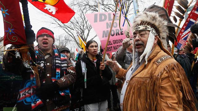 First Nations protesters march toward Parliament Hill before the start of a meeting between chiefs and Canada′s Prime Minister Stephen Harper in Ottawa January 11, 2013.
