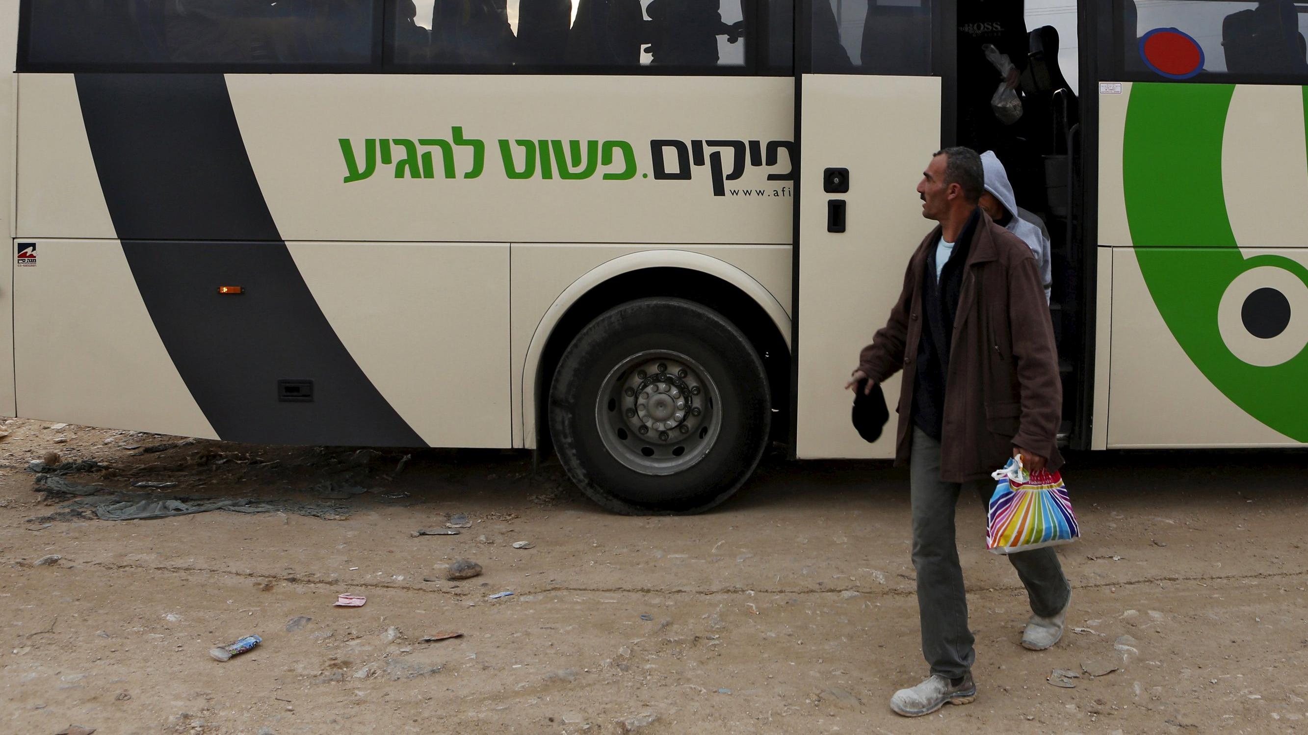 Prime Minister Benjamin Netanyahu suspended on Wednesday new bus travel and checkpoint regulations for Palestinian laborers only hours after they were imposed.