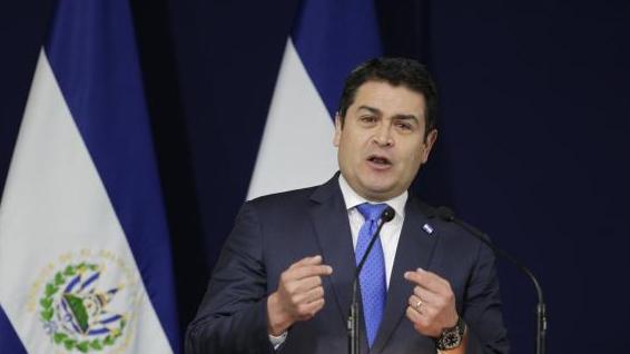 Honduras' President Juan Orlando Hernandez participates in a joint news conference with in San Salvador February 10, 2015.