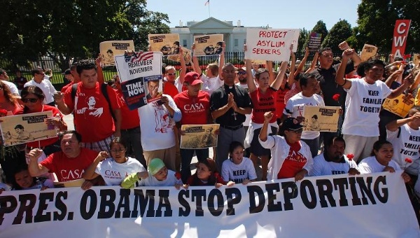 Protesters demonstrate outside the White House to demand an end to deportations and ineffective immigration policy