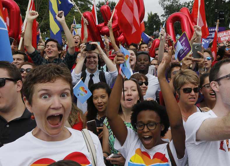  Supporters of gay marriage rally after the U.S. Supreme Court ruled on Friday that the U.S. Constitution provides same-sex couples the right to marry at the Supreme Court in Washington June 26, 2015.