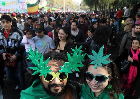 Protests in Santiago de Chile in favor decriminalizing marijuana
