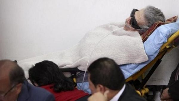 Former Guatemalan dictator Efrain Rios Montt lies on a stretcher and is covered with a blanket during his hearing at the Supreme Court of Justice in Guatemala City, January 5, 2015.