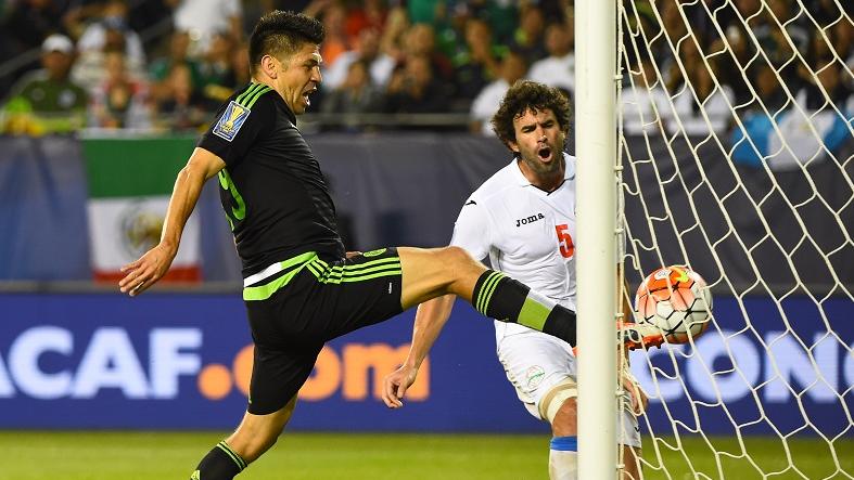 Mexico forward Oribe Peralta scores a goal against Cub at Soldier Field, Chicago, July 9, 2015.