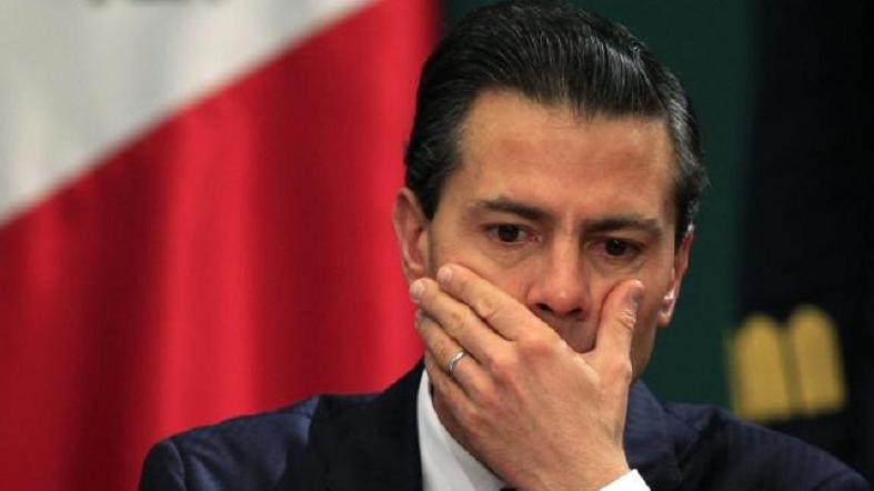 Mexico's President Enrique Peña Nieto gestures during the 37th session of the public national security council in Mexico City December 19, 2014.