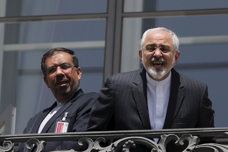 Iranian Foreign Minister Javad Zarif (R) on the balcony of Palais Coburg, the venue for nuclear talks in Vienna, Austria, July 10, 2015.