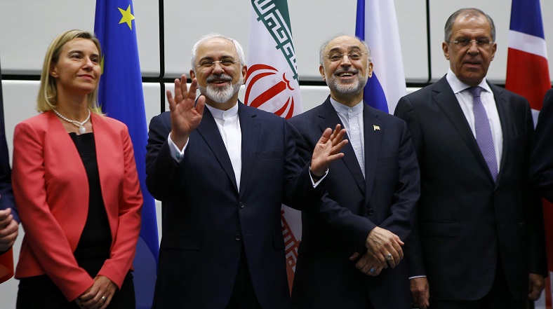 EU foreign policy chief Federica Mogherini (L), Iran's foreign minister, Mohammad Javad Zarif (2ndL), and Russian Foreign Minister Sergey Lavrov (R).