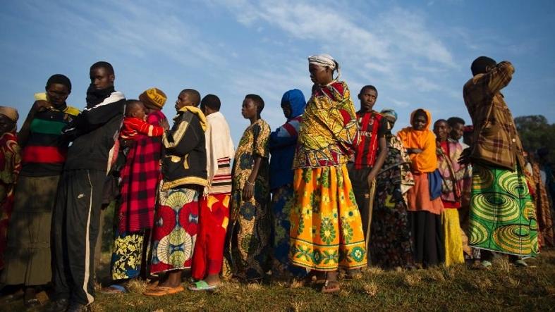Residents line up prior to casting their vote in the village of Buye, the hometown of Burundi's president in Ngozi province, northern Burundi, on July 21, 2015.