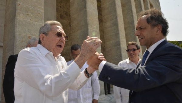 Daniel Scioli and Raul Castro meet in Havana on Wednesday. 